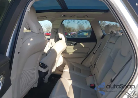 2019 Volvo Xc60 T6 Inscription z USA, uszkodzony, nr VIN LYVA22RL5KB310853